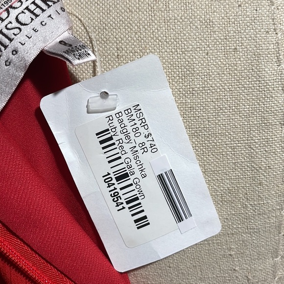 Badgley Mischka Red Gown Crinkle Empire Waist 8 - Picture 9 of 9